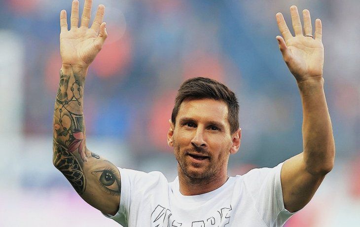 El PSG presentó a Messi ante un Parque de los Príncipes repleto