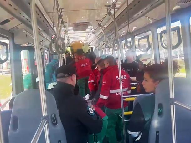 El SAME atendió a cinco pasajeros y trasladó a cuatro de ellos a diferentes hospitales.