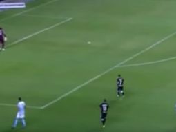 un arquero demostro por que ataja y protagonizo este blooper un arquero demostro por que ataja y protagonizo este blooper