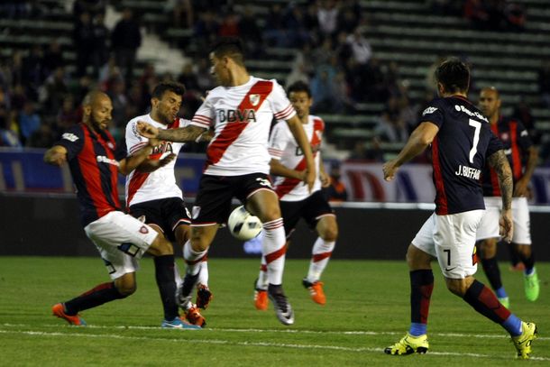 En un partido vibrante, River le ganó a San Lorenzo en Mar del Plata
