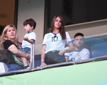 La mujer de Lionel Messi estuvo acompañada por Jorge y Celia, los padres del capitán de Argentina