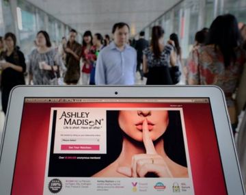 Renunció el director de Ashley Madison tras hackeo