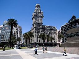 Las principales proyecciones de la economía uruguaya, según el Centro de Estudios para el Desarrollo. Las principales proyecciones de la economía uruguaya, según el Centro de Estudios para el Desarrollo.