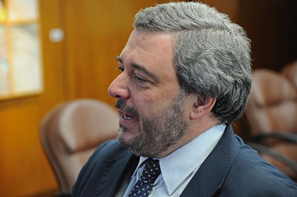 Mario Bergara cree que el proyecto de reestructuración de deudas de Cabildo Abierto puede arrastrar a gente a la usura.