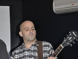 musico murio electrocutado cuando tocaba en un bar musico murio electrocutado cuando tocaba en un bar