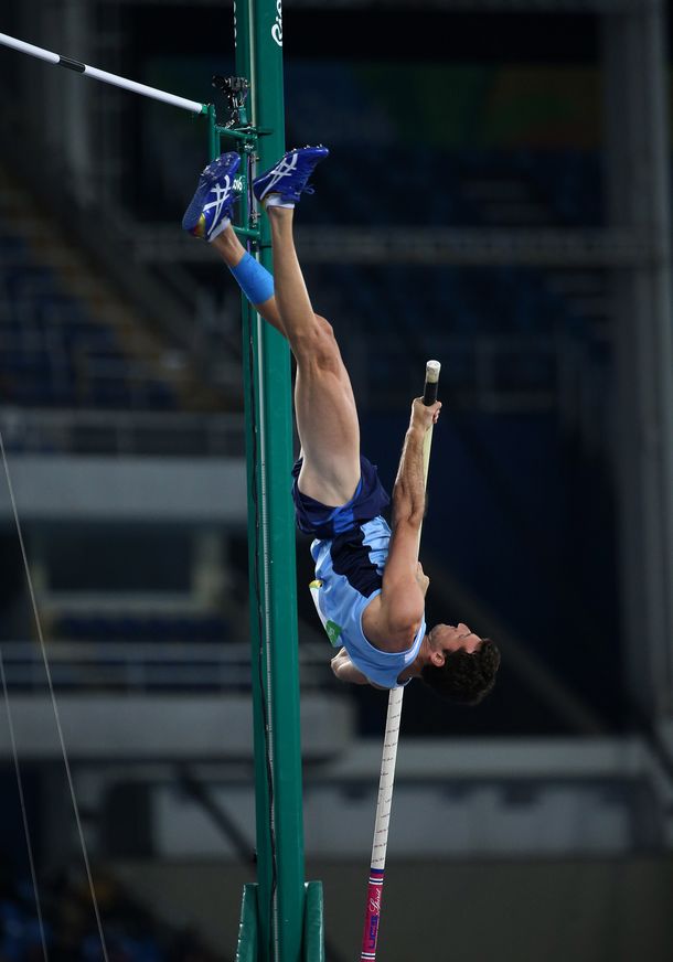 El broche de oro de un sábado histórico: Chiaraviglio finalista en salto con garrocha