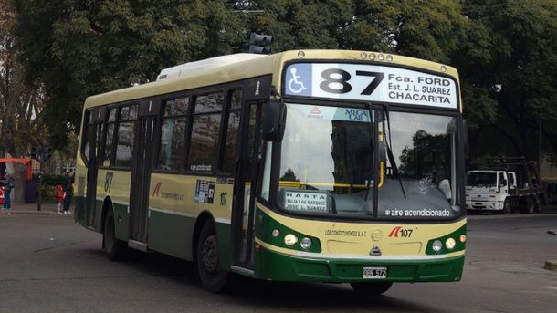 Paro en las líneas de colectivo 78, 87, 111 y 127: balearon a un chofer en un asalto