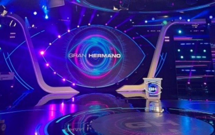 Fanática de Gran Hermano fue a gritar a la casa y recibió una paliza de los vecinos
