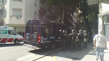 panico en recoleta por un joven atrincherado en su departamento panico en recoleta por un joven atrincherado en su departamento