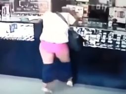 se le caen los pantalones durante un robo se le caen los pantalones durante un robo