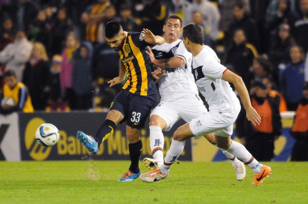 Central no pudo con Aguerre y empató con Vélez en Rosario