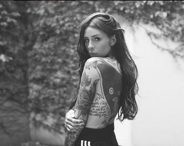 Cande Tinelli sigue provocando vía Instagram