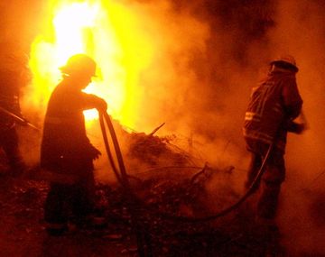 Un incendio destruyó una papelera en Boedo