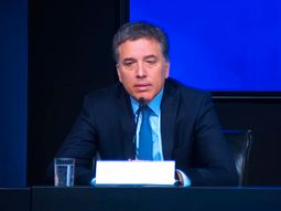 Dujovne descartó dolarizar la economía o aplicar una nueva convertibilidad