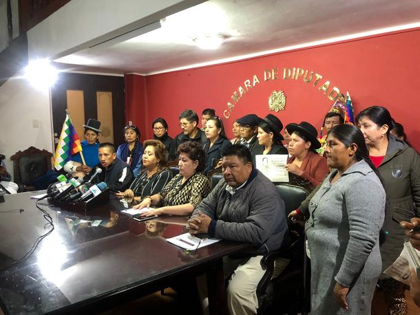 La diputada Sonia Brito en conferencia de prensa