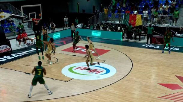 El error en el Mundial U19 de básquet que recorre el mundo: metió un doble en su propio aro y su equipo perdió