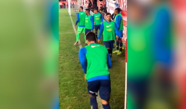 Los hinchas de Argentinos hostigaron de cerca a Mauro Zárate: Te manda saludos Quintero