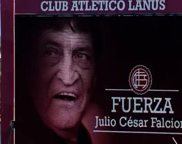 Homenaje de Lanús a Julio César Falcioni