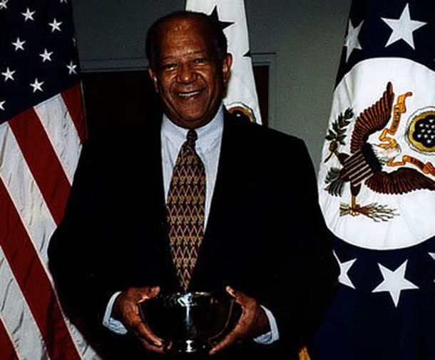 Murió el ex embajador de Estados Unidos en la Argentina Terence Todman