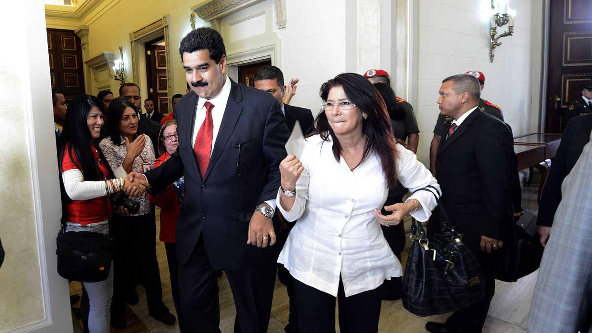 Nicolás Maduro se casó en privado con Cilia Flores Nicolás Maduro se casó en privado con Cilia Flores