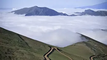 El pueblo desbordado por las nubes que tiene unos paisajes increíbles El pueblo desbordado por las nubes que tiene unos paisajes increíbles