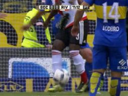 inentendible: pablo perez pego una patada sin pelota y fue expulsado inentendible: pablo perez pego una patada sin pelota y fue expulsado