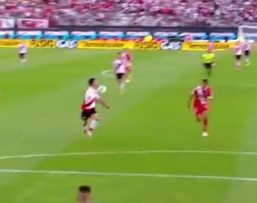 La polémica de la fecha: ¿hubo mano de Scocco antes del gol de Pity Martínez?