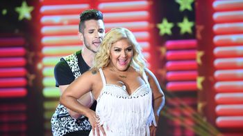 Gladys, bailando La pollera amarilla Gladys, bailando La pollera amarilla