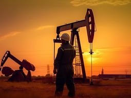 El petróleo cayó, pero logró sumar su cuarta semana consecutiva al alza. El petróleo cayó, pero logró sumar su cuarta semana consecutiva al alza.