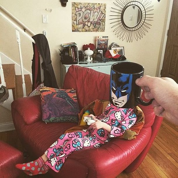 Un hombre convierte a sus hijos en superhéroes con divertidas tazas