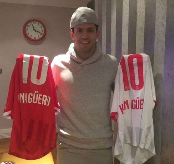 El Kun Agüero no se olvida sus raíces y posó con la camiseta del Rojo