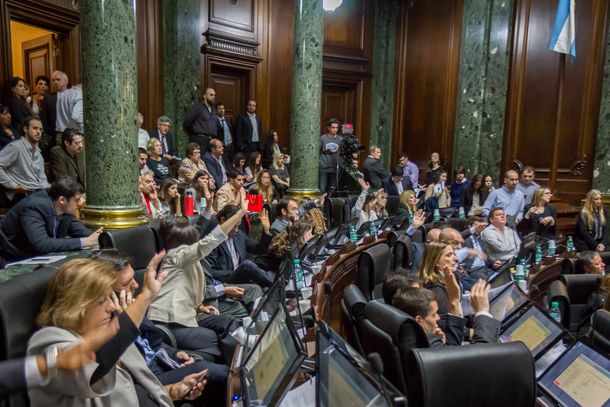 Con un amplio rechazo, se aprobó el Presupuesto 2016 de la Ciudad