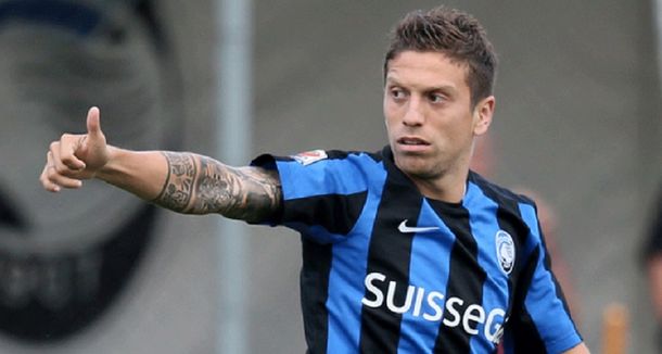 El descargo del Papu Gómez tras el rodillazo a Biglia: Fue un foul, nada más