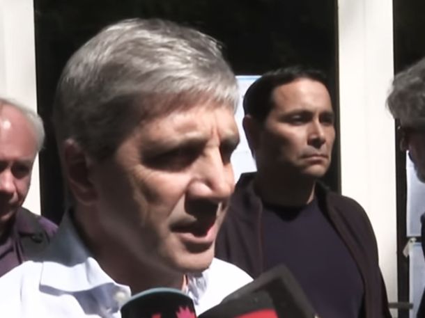 Luis Caputo votó y reveló qué pasará con el dólar el lunes: Siempre va a estar dentro de...
