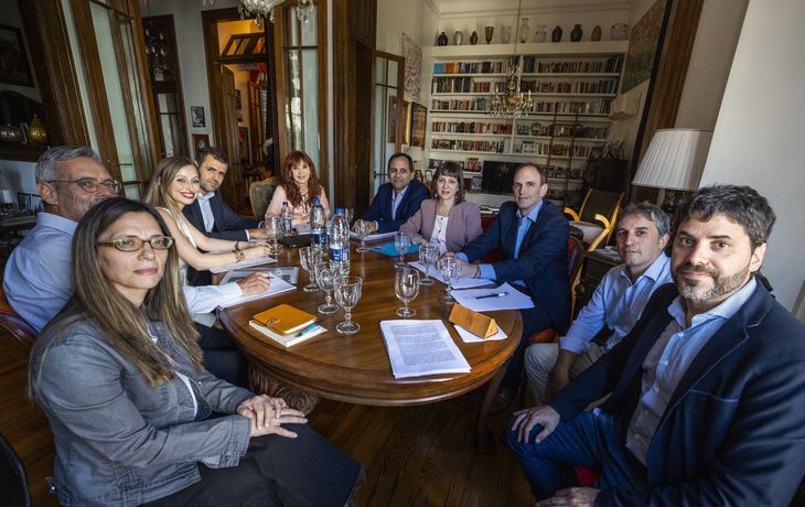 Cristina Kirchner recibió a economistas e impulsa una Hoja de Ruta económica de 400 páginas