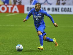 Tevez jugando en China Tevez jugando en China