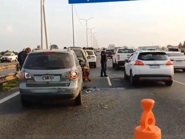 Impresionante choque múltiple en el Camino del Buen Ayre: hay cinco vehículos involucrados