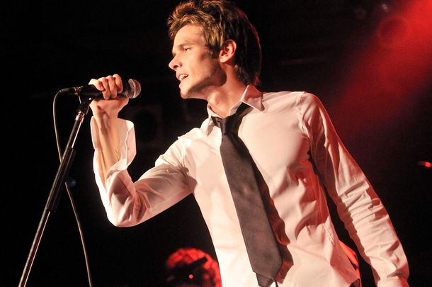 Emanuel Ortega cancela su gira tras sufrir un accidente