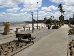 La cantidad de turistas argentinos bajó mucho en el este del país. La cantidad de turistas argentinos bajó mucho en el este del país.