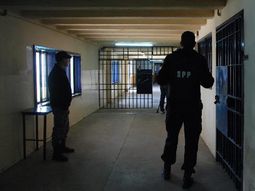 presos exigen comer pizza presos exigen comer pizza