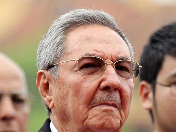 El hermano de Fidel se reúne con Putin para reforzar los lazos