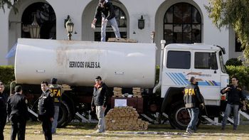 operativo cisterna verde: incautan casi seis toneladas de marihuana ocultas en un camion operativo cisterna verde: incautan casi seis toneladas de marihuana ocultas en un camion