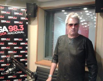 Desopilante: Pettinato se convirtió en el líder de la invasión de polillas