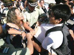 Pinochet, a los golpes