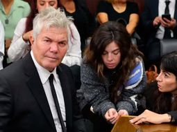 Fernando Burlando junto a Dalma y Gianinna Maradona. Fernando Burlando junto a Dalma y Gianinna Maradona.