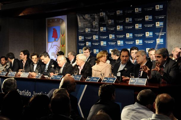 Con críticas a los buitres y respaldo a Boudou, se reunió el consejo del PJ