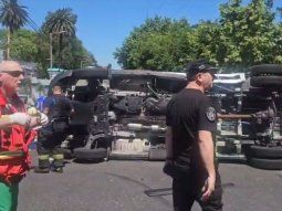 volco un movil de traslado de la policia de la ciudad y tres efectivos resultaron heridos volco un movil de traslado de la policia de la ciudad y tres efectivos resultaron heridos