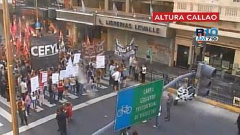 caos de transito en corrientes y callao por un corte parcial caos de transito en corrientes y callao por un corte parcial