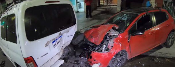 Impresionante choque múltiple en Pompeya: un conductor quedó atrapado