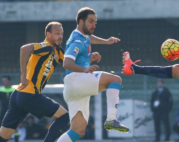 Intratable: Higuaín no para y coronó con este gol la victoria del Nápoli